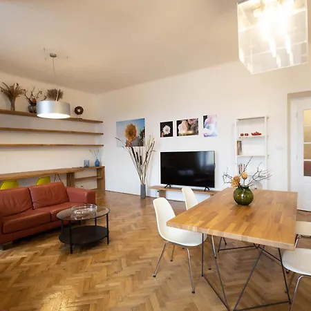Bright Stylish Apartment Prague