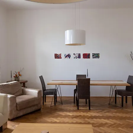 Bright Stylish * Praag