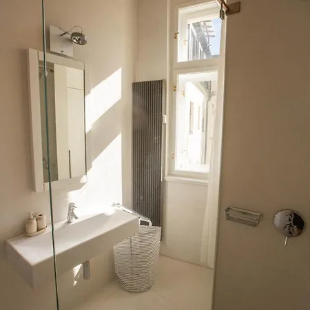 Bright Stylish * Praga