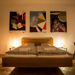 Bright Stylish Praag